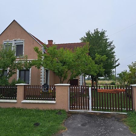 Berek Vendeghaz Fonyod Apartment Екстериор снимка